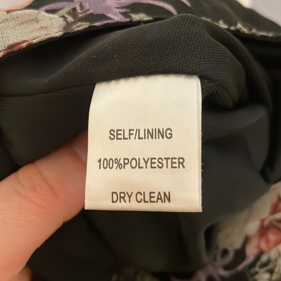 Floral patterned romper semi see-through legs. Crop halter. - Picture 5 of 6